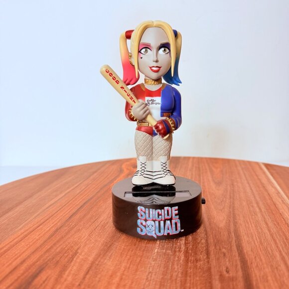 Suicide Squad Harley Quinn Bobble Body Knocker Figurine Solar Powered By NECA - Picture 14 of 14